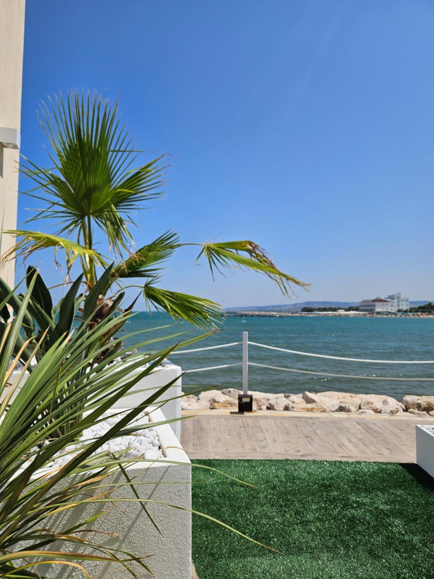 Dada Suites And Sea San Salvo Exteriör bild